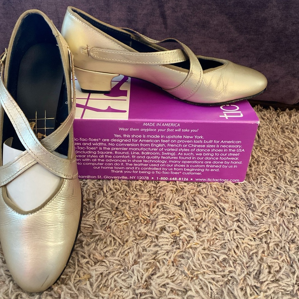 Tic tac toes/gently used/size 7/narrow/champagne colored